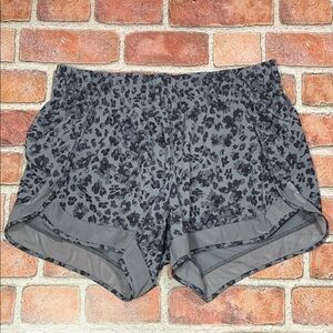 Athleta Gray Leopard Print Shorts size Small